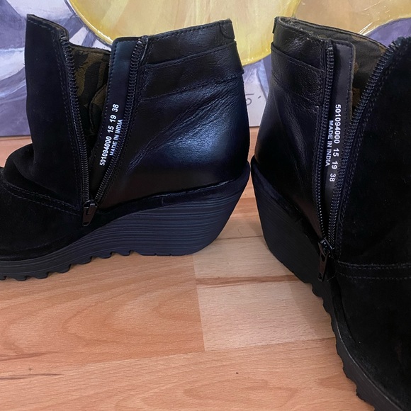 FLY London Ankle ColorBlock Yavo Boots. Black EU 38W ( 7- 7.5 W). - Picture 12 of 13
